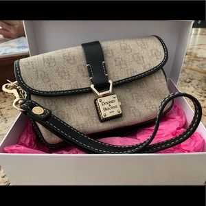 Dooney & Bourke wristlet